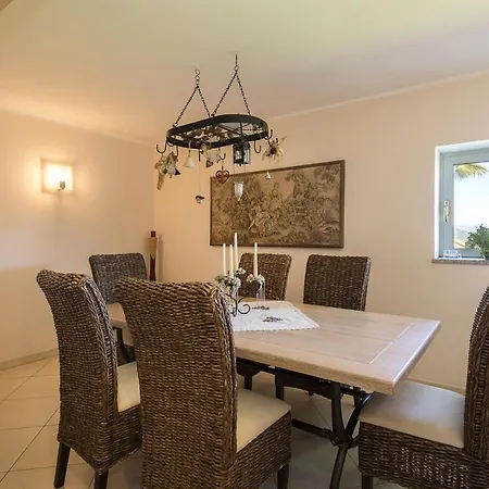 Dagnente Sleeps 10 Pool Wifi Villa Meina